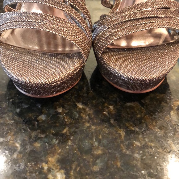 NEW Gianni Bini Dark Champagne Strappy Sandals - Picture 6 of 7